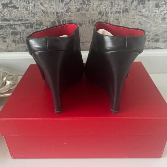 *NIB* CHARLES JOURDAN BLACK LEATHER SLIDE ON WEDGE BOOTS_sz 9 - Picture 4 of 5